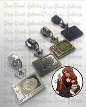 Load image into Gallery viewer, *DDF EXCLUSIVE* Halloween III Tv Zipper Pulls