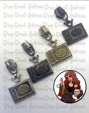 Load image into Gallery viewer, *DDF EXCLUSIVE* Halloween III Tv Zipper Pulls