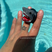 Load image into Gallery viewer, Shark Gripper