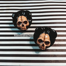 Load image into Gallery viewer, Skelly Mouse Gripper