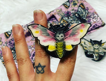Load image into Gallery viewer, Death Moth Gripper