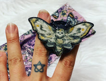 Load image into Gallery viewer, Death Moth Gripper