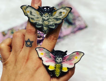 Load image into Gallery viewer, Death Moth Gripper