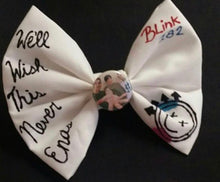 Load image into Gallery viewer, Blink 182 Hairbow